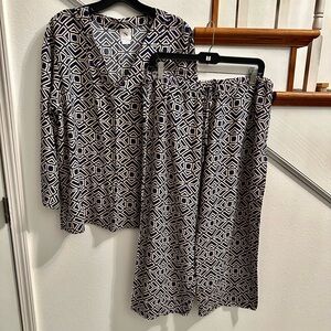 Natori Black and White Geometric Pajama Set